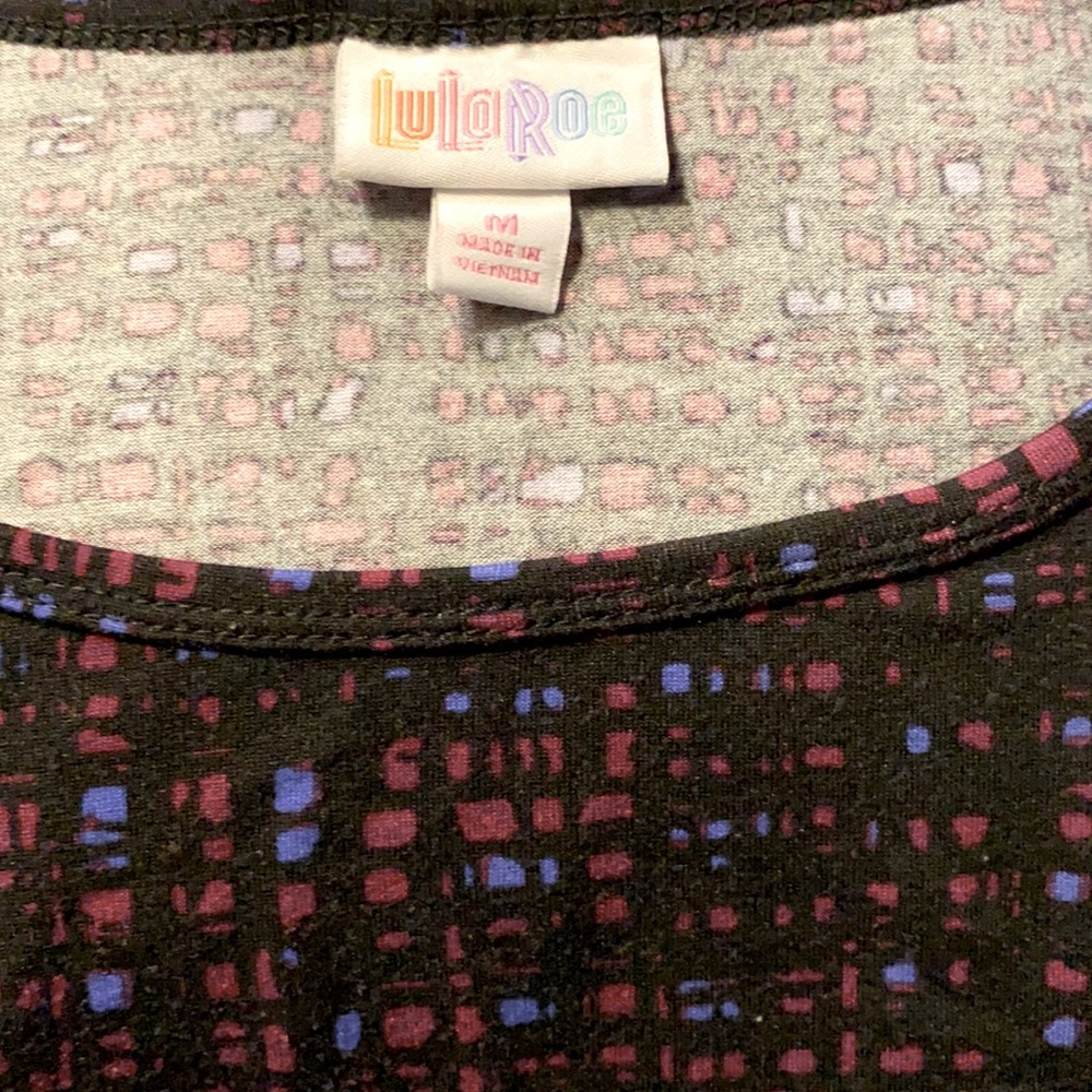 VGUC. LulaRoe Irma top. Size M. Loose fit.